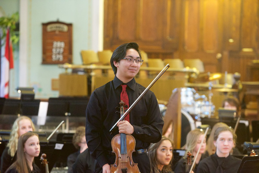 Performance of Mendelssohn's Violin Concerto in E minor with La Jeunesse Youth Orchestra (2017) | Port Hope, ON